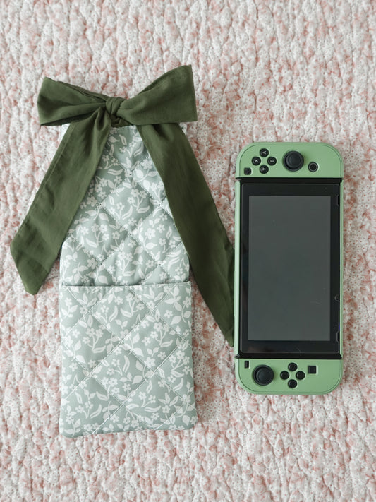Garden Vines Nintendo Switch Quilted Sleeve