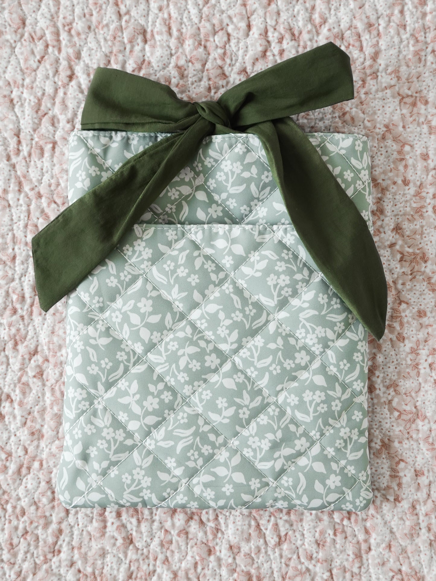 Garden Vines  Quilted Book Sleeve